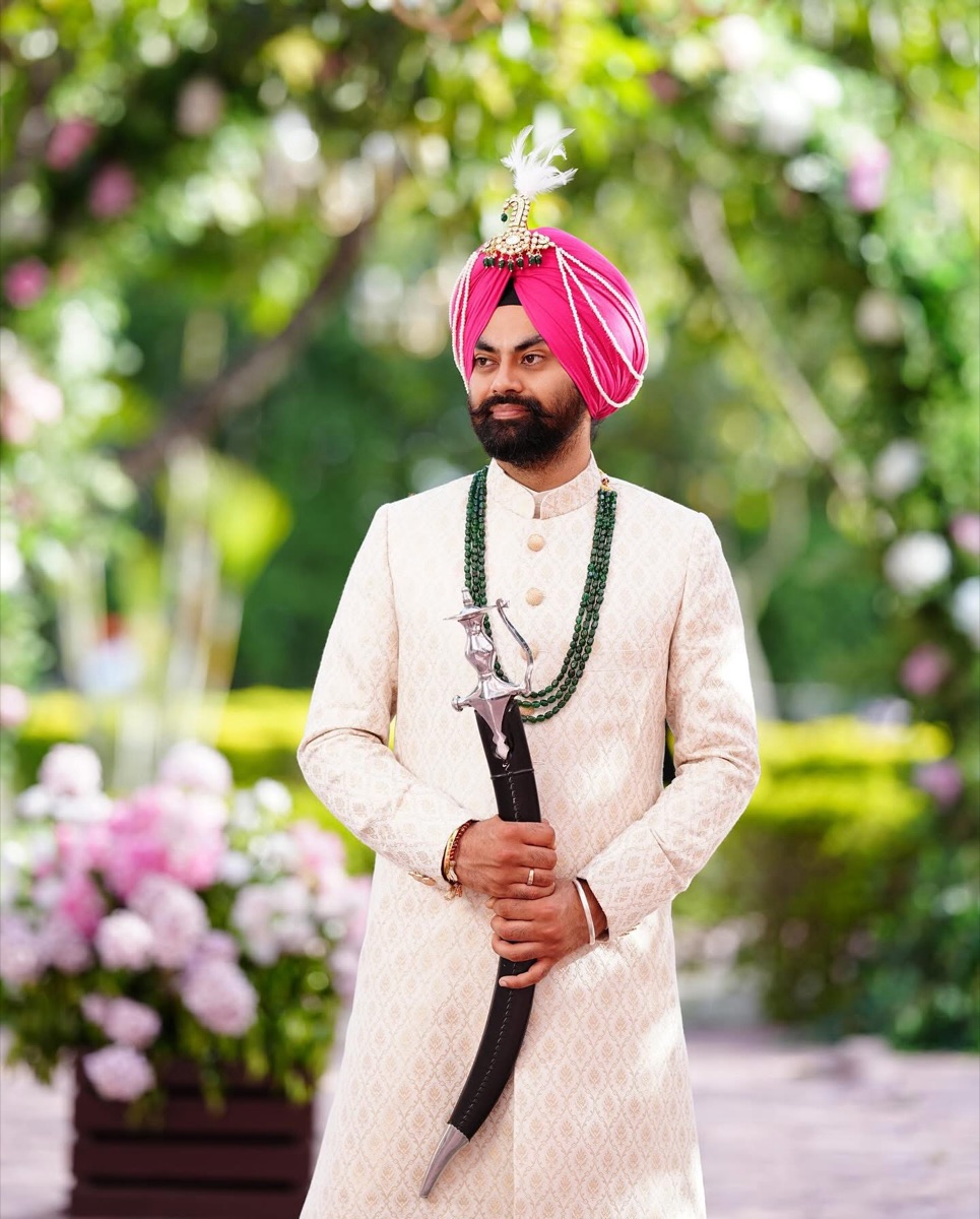 Groom dastar preparation, Thind Centre